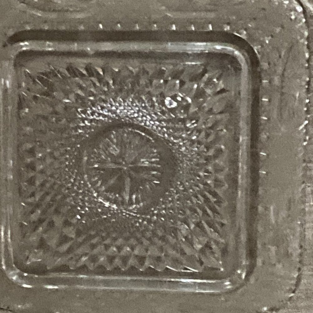 VINTAGE CRYSTAL GLASS SQUARE CANDY DISH - Picture 6 of 8